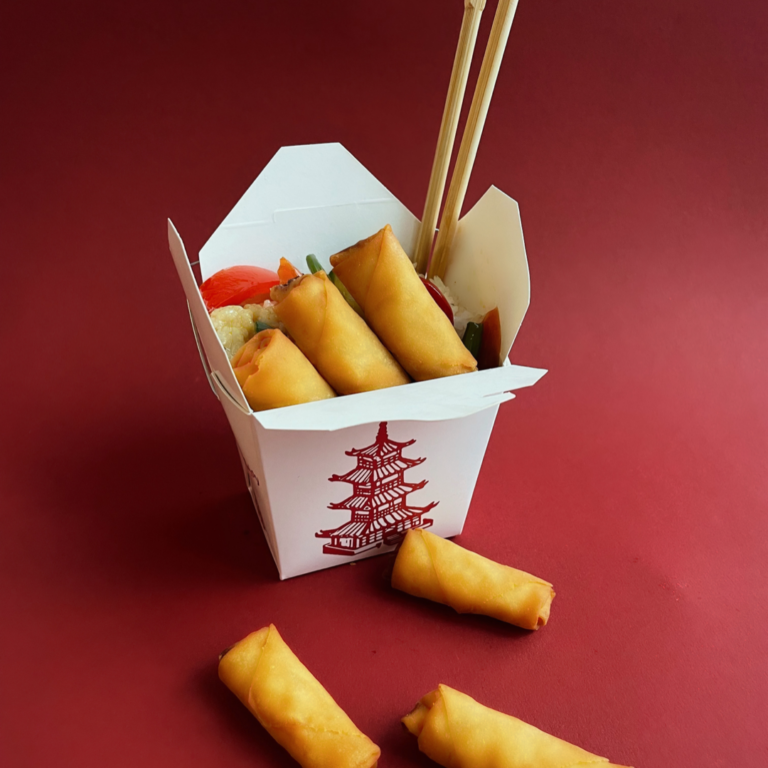 Knusprige Frühlingsrollen in Asia-Box